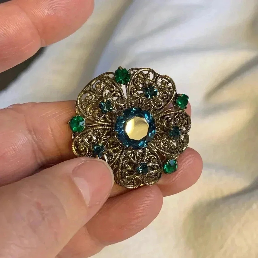 Vintage Czech glass brass filigree pin/ brooch w/ blue and green faceted stones - Picture 7 of 11